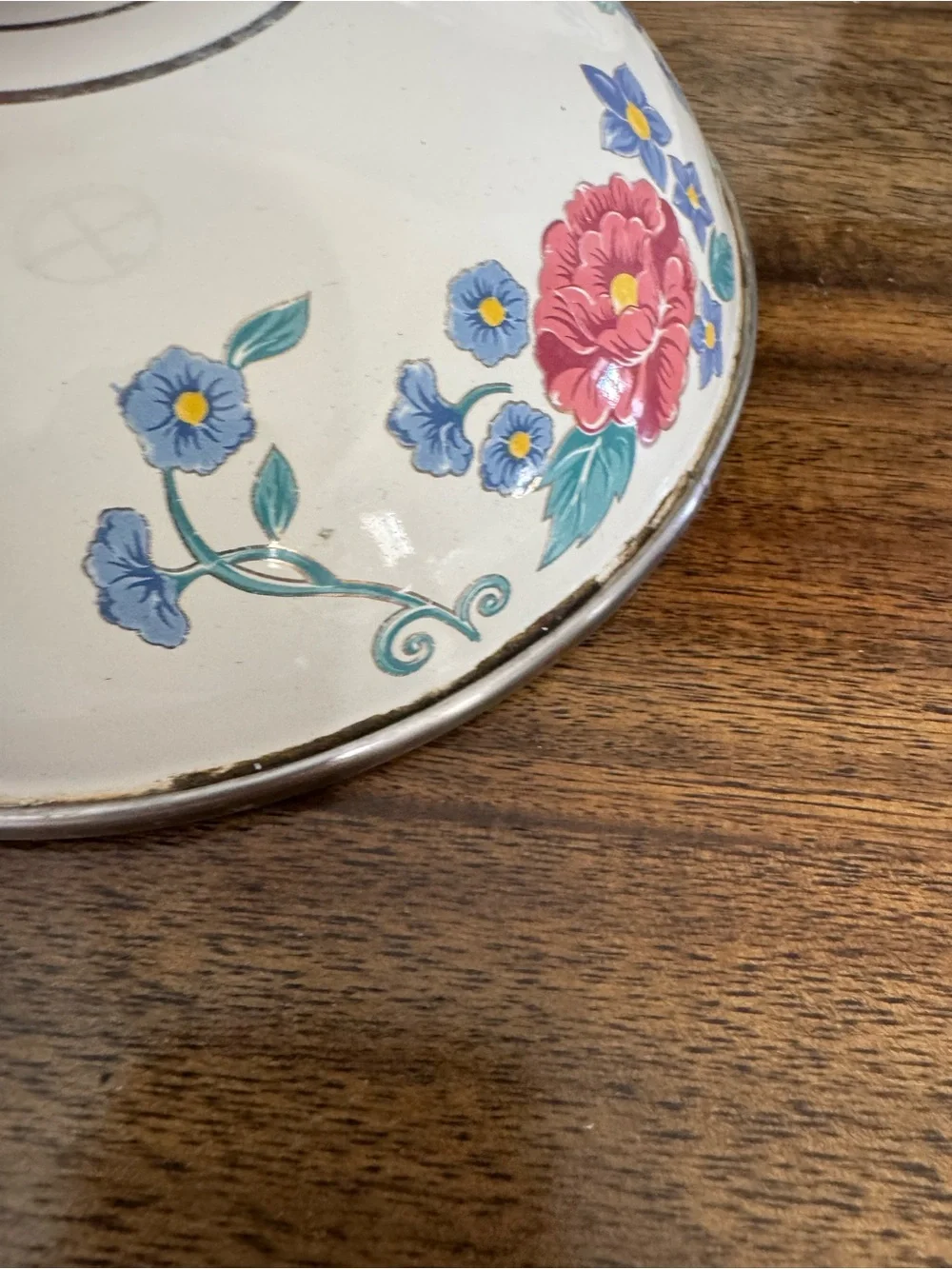 Normandy floral enamel pot - White with Red & Blue Flowers brass toned handles